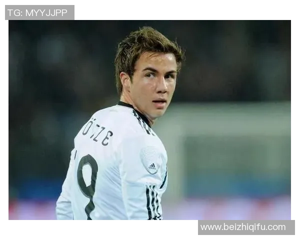 当昔日球星化身足球裁判赛场风采与判罚权威的全新融合 当昔日球星化身足球裁判赛场风采与判罚权威的全新融合