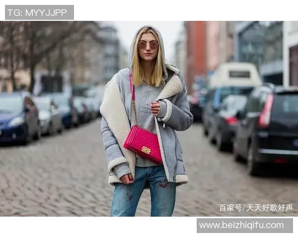 足球球星女装变身惊艳登场 展现独特魅力与时尚风采 足球球星女装变身惊艳登场 展现独特魅力与时尚风采